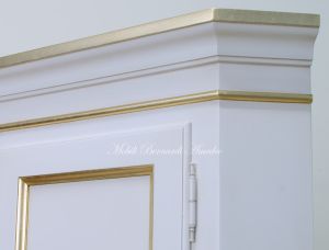 Armadietto ad angolo 2 ante in legno massello finitura bianco e foglia oro